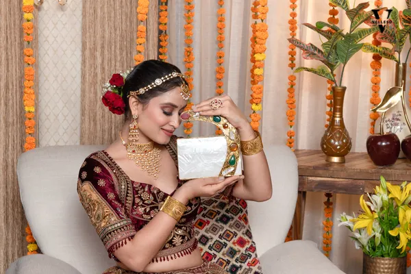 Saryaa_Crescent_MOP_Clutch_Bag